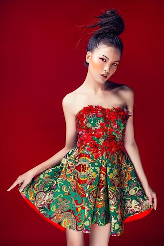 Bốn[-]cô[-]gái[-]của[-]Vietnam's[-]Next[-]Top[-]Model[-]cùng[-]"tấn[-]công"[-]các[-]tuần[-]lễ[-]thời[-]trang[-]quốc[-]tế